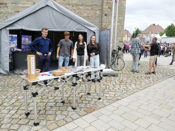 Team navi4life vor Zelt